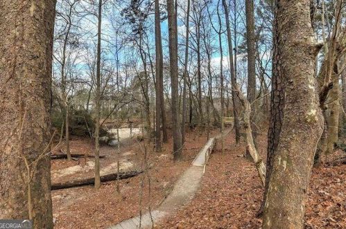 4132 Haverhill Dr, Atlanta GA  30342-3818 exterior