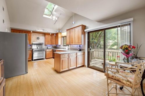 44 Suffolk Pl, Lilburn, GA 30047-5147