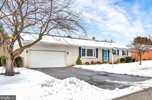 121 Ridgefield Dr, York, PA 17403-5012