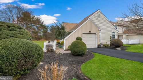 655 Croft Dr, Southampton, PA 18966-4045