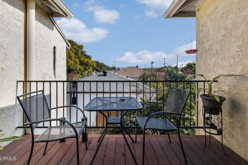 604 Hawthorne St, Glendale CA  91204-3105 exterior