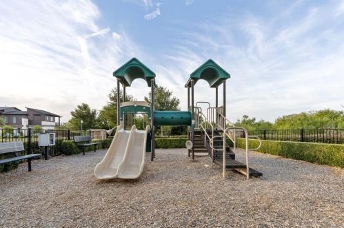 2253 Longwood Dr, Carrollton TX 75010-4912 exterior