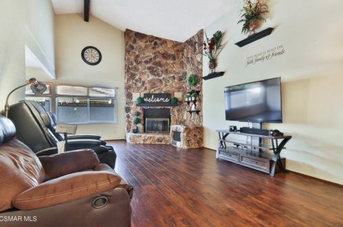 2495 Knightwood Cir, Simi Valley, CA 93063-2523