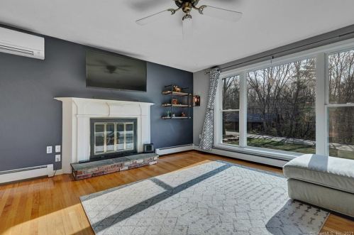968 Shewville Rd, Gales Ferry, CT 06339-1122