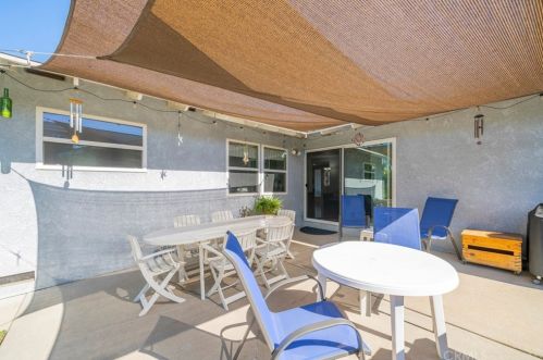 511 Century Dr, Anaheim CA  92805-2235 exterior