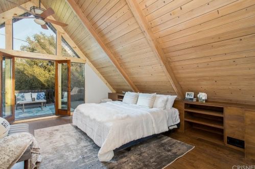 20458 Paradise Ln, Topanga, CA 90290-3730