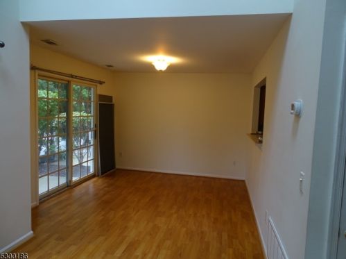 257 Kingbird Ct, Three Bridges, NJ 08887-2127