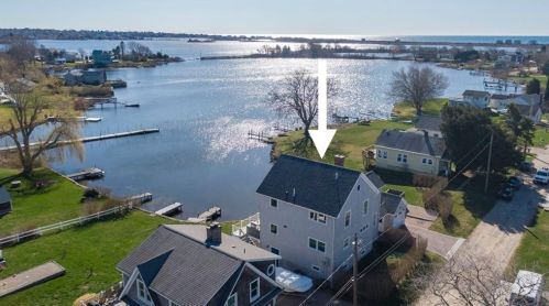 14 Shore Dr, Charlestown, RI 02813-2215