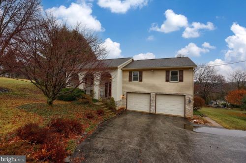 2713 Vireo Rd, York, PA 17403-9508
