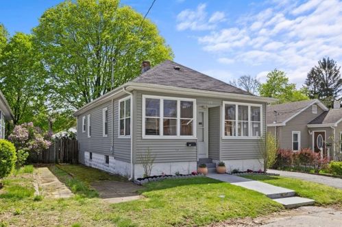 128 Aborn Ave, Warwick, RI 02888-2070