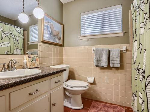 2700 Dunbarton Dr, Austin TX  78723-2235 exterior