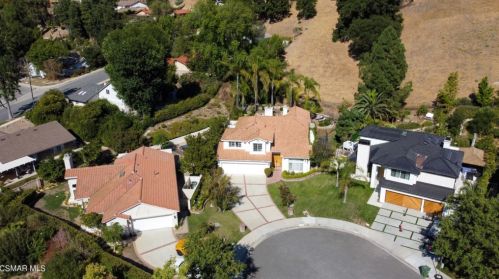 3728 Park Colony Ct, Calabasas, CA 91301-3635