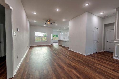 102 Fairview St, Columbus, TX 78934-2033