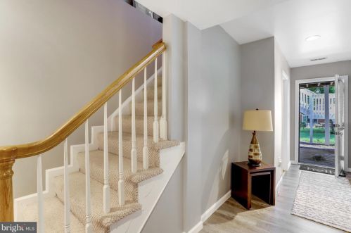 6803 Braddock Rd, Springfield VA  22151-3016 exterior