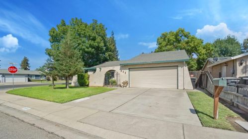 504 Dixie Ln, Ripon, CA 95366-2802