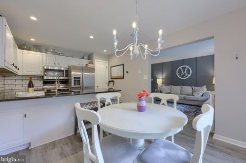 230 Parklawn Ct, Lancaster PA  17601-2660 exterior