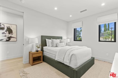 15754 Morrison St, Van Nuys CA  91436-1544 exterior