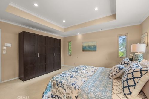 1430 Greenbriar Rd, Glendale CA  91207-1053 exterior