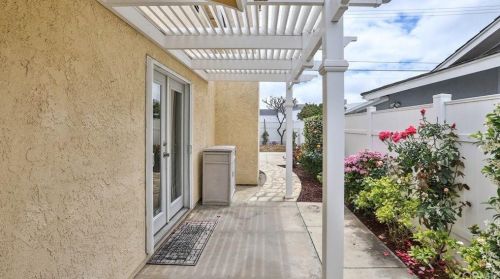 6932 Marilyn Dr, Huntington Beach CA  92647-4344 exterior