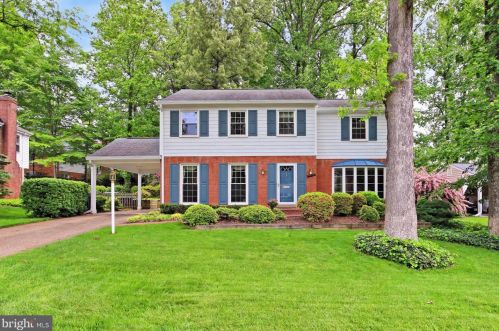 8214 Donset Dr, Springfield, VA 22152-1810