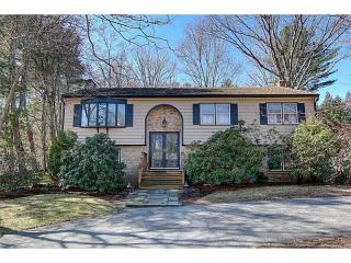 14 Betsy Williams Cir, Providence, RI 02919-1003