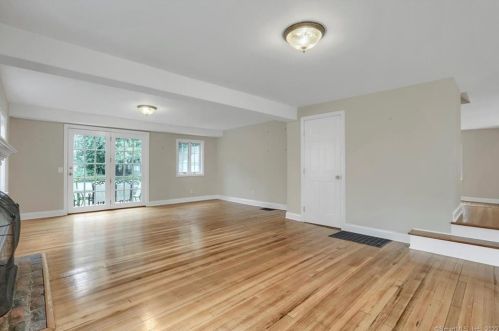 5 Hazel St, Norwalk CT  06851-3016 exterior