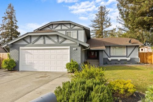 154 Oakmeade Ct, Vacaville, CA 95687-5247