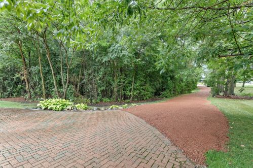 40568 Gridley Dr, Antioch, IL 60002-8013