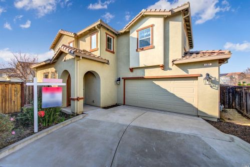 607 Embassy Cir, Vacaville, CA 95688-8825