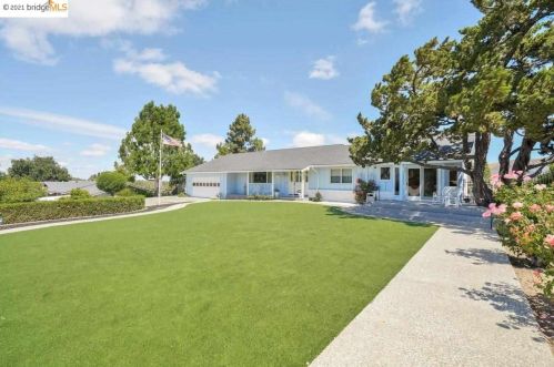 23 Kirkwood Ct, Concord CA  94521-1427 exterior