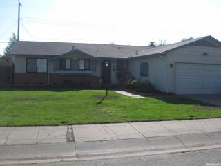 1712 Locust St, Lodi, CA 95242-2945