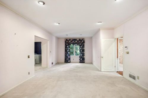 3332 Grant Vly Rd, Atlanta GA  30305-1110 exterior