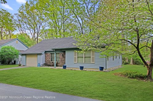 646 Petunia Ln, Lakehurst, NJ 08759-4320