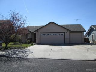 828 Oak Pl, Eagle Crest, OR 97756-1018