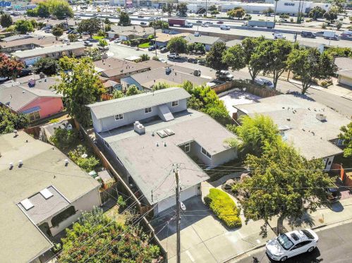 554 Beechmont Ln, Hayward, CA 94544-1116