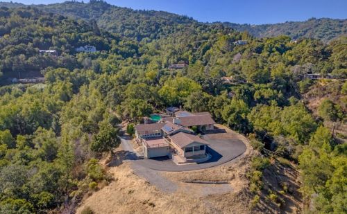 19561 Canon Dr, Los Gatos, CA 95030-2907