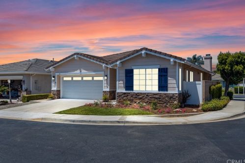 34 Carriage Ln, Santa Ana, CA 92705-2661