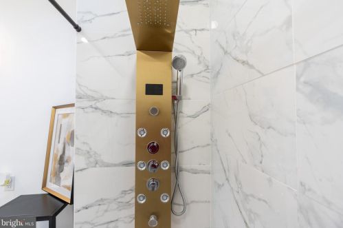 5744 12 St, Philadelphia PA 19122-4003 exterior