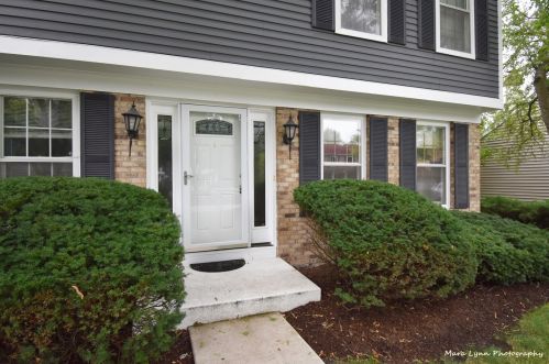 19 Bedford Ln, Geneva, IL 60134-1814