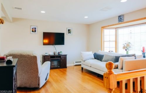 6 Lundy Ter, Kinnelon, NJ 07405-1926