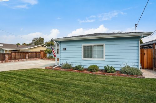 6890 Rochelle Ave, Newark, CA 94560-1651