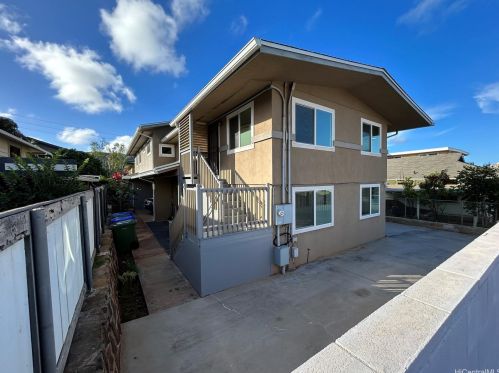 3237 Catherine St, Honolulu HI  96815-4149 exterior