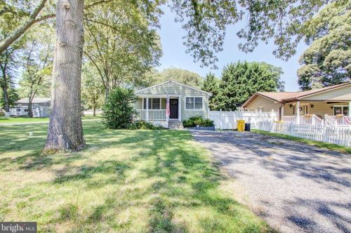 216 10th St, Riviera Beach, MD 21122-4908