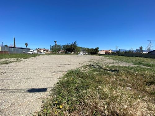 447 Bloomington Ave, Rialto, CA 92376-6915