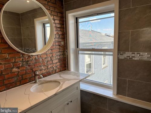 1512 4 St, Philadelphia PA 19147-6531 exterior