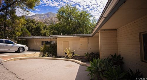 2271 Pinecrest Dr, Altadena, CA 91001-2150
