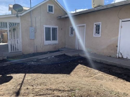 907 Bond St, Espanola, NM 87532-2738