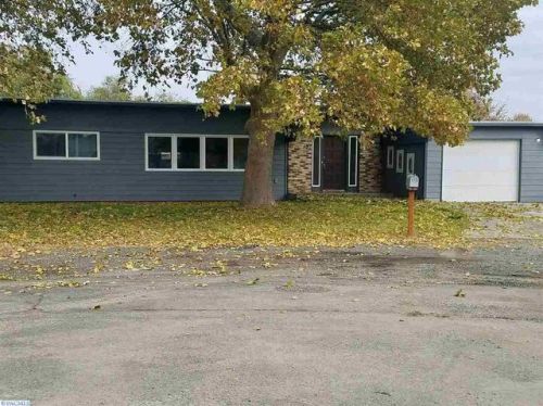 121 Arthur St, Kennewick, WA 99336-2211
