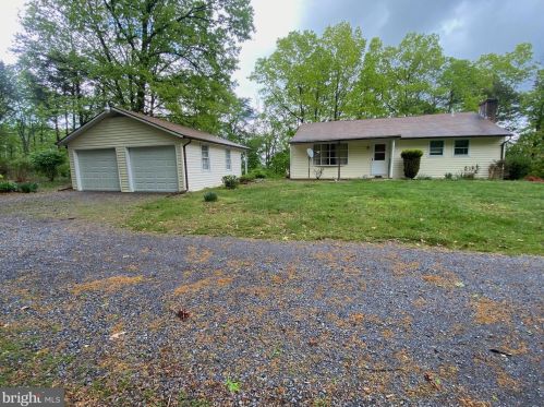 818 Plateau Dr, Hedgesville, WV 25427-3870