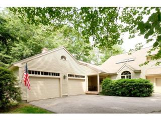 68 Peninsula Dr, Stratham, NH 03885-2339
